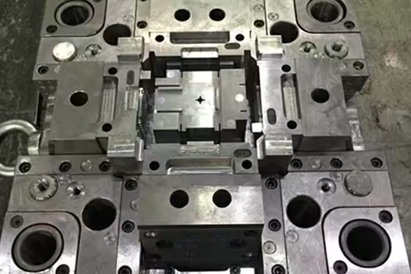 custom-injection-mold-tooling-4